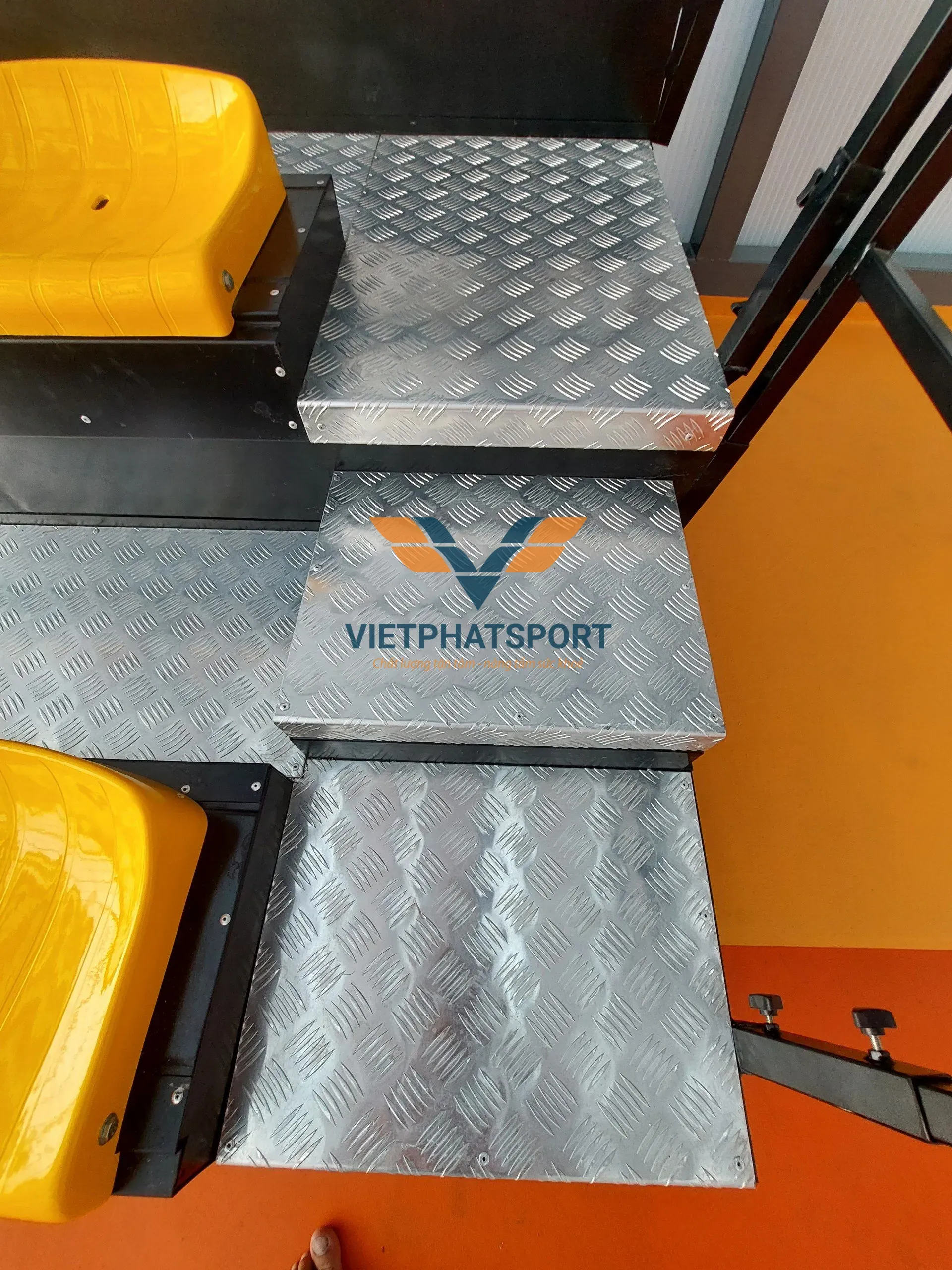 Công ty Cổ Phần Cổ Phần Chăn Nuôi C.P Việt Nam trang bị 2 khối khán đài xếp