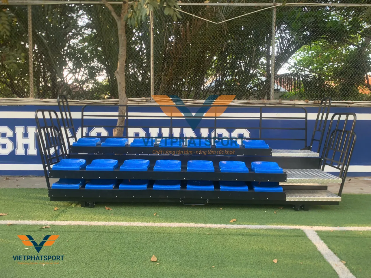 Lắp đặt khán đài xếp cho trường Quốc tế TP. HCM