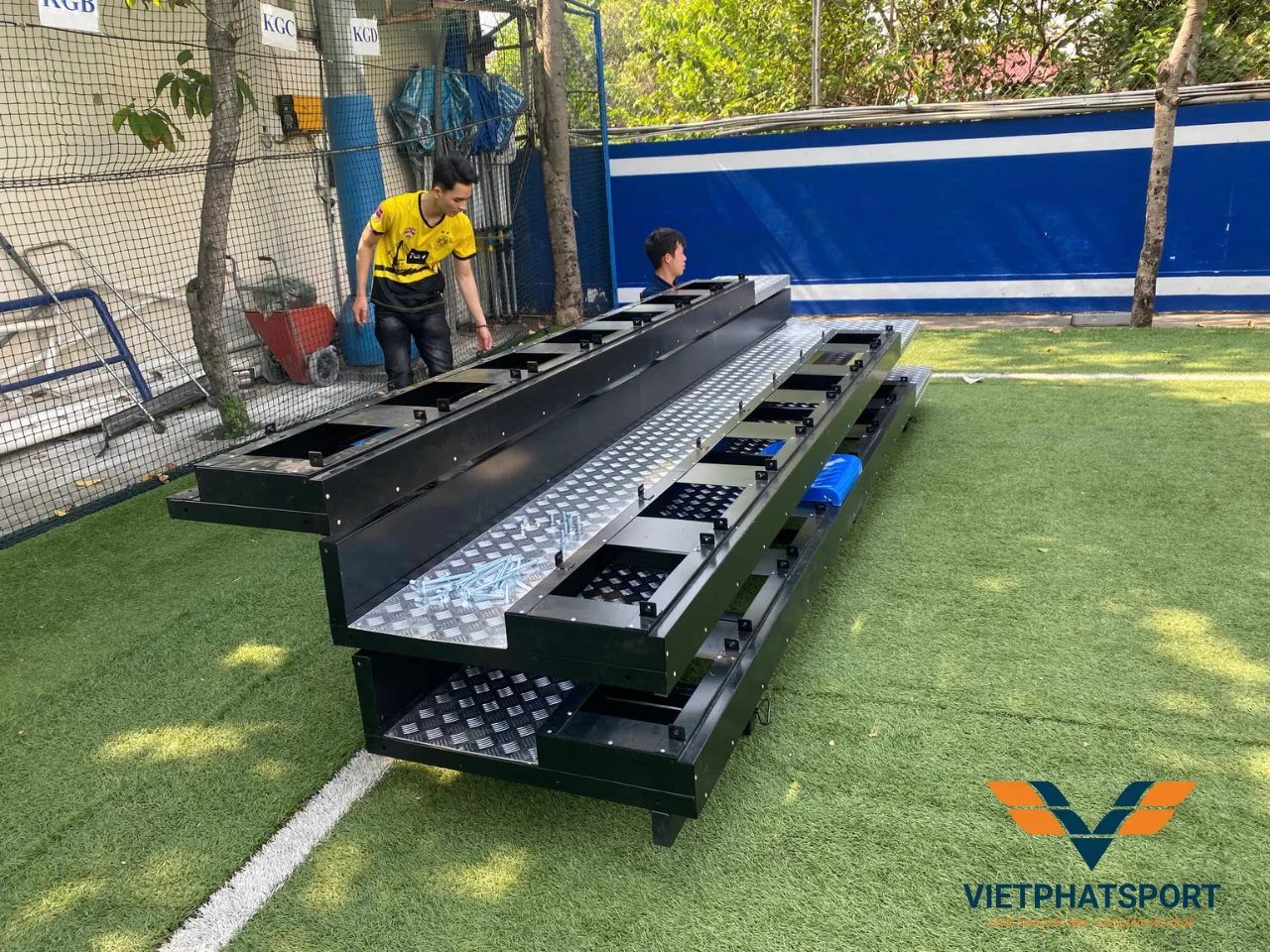 Lắp đặt khán đài xếp cho trường Quốc tế TP. HCM