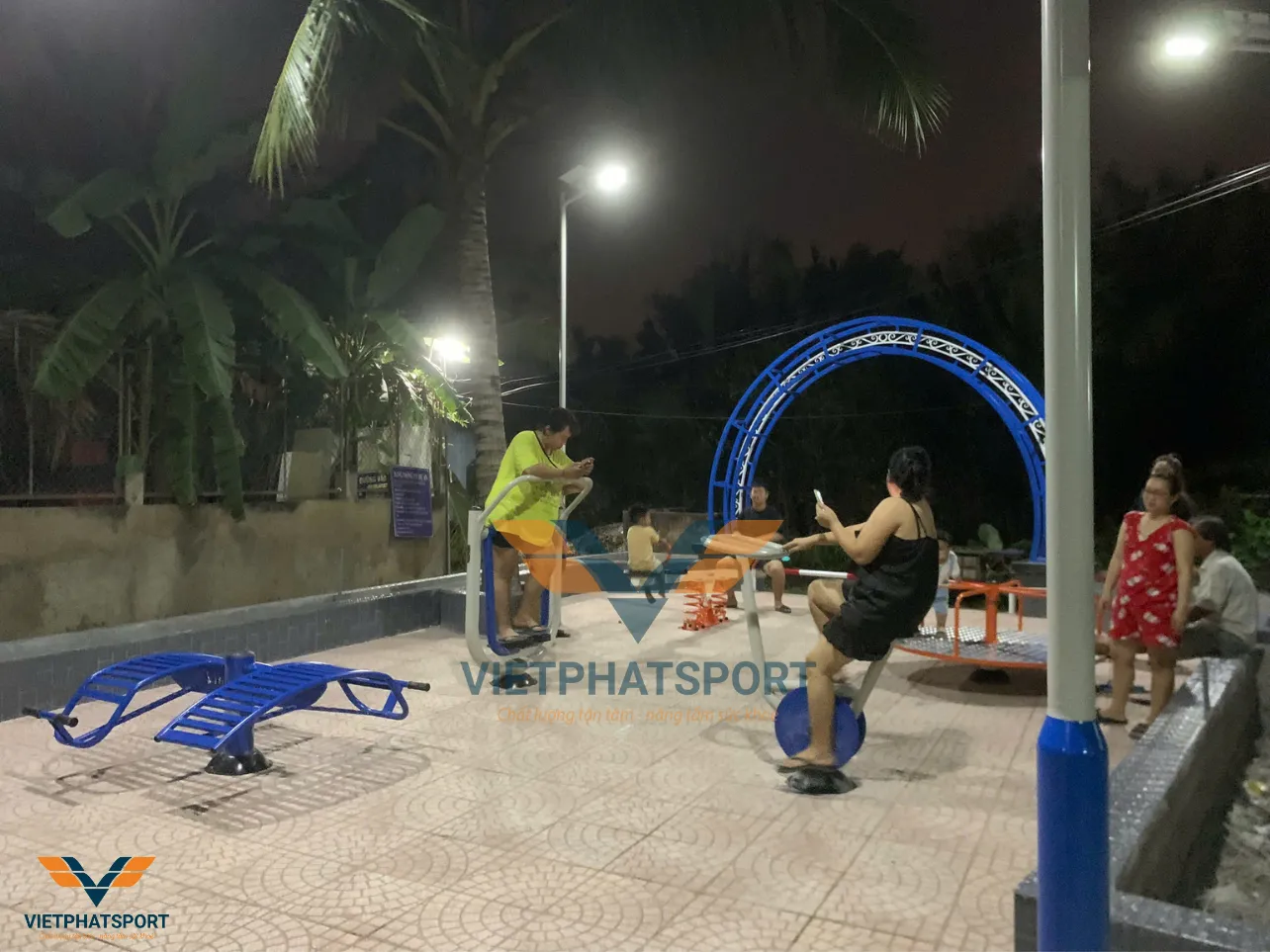 UBND Xã Qui Đức, TP. HCM đưa vào sử dụng thiết bị thể thao ngoài trời cho công viên xã