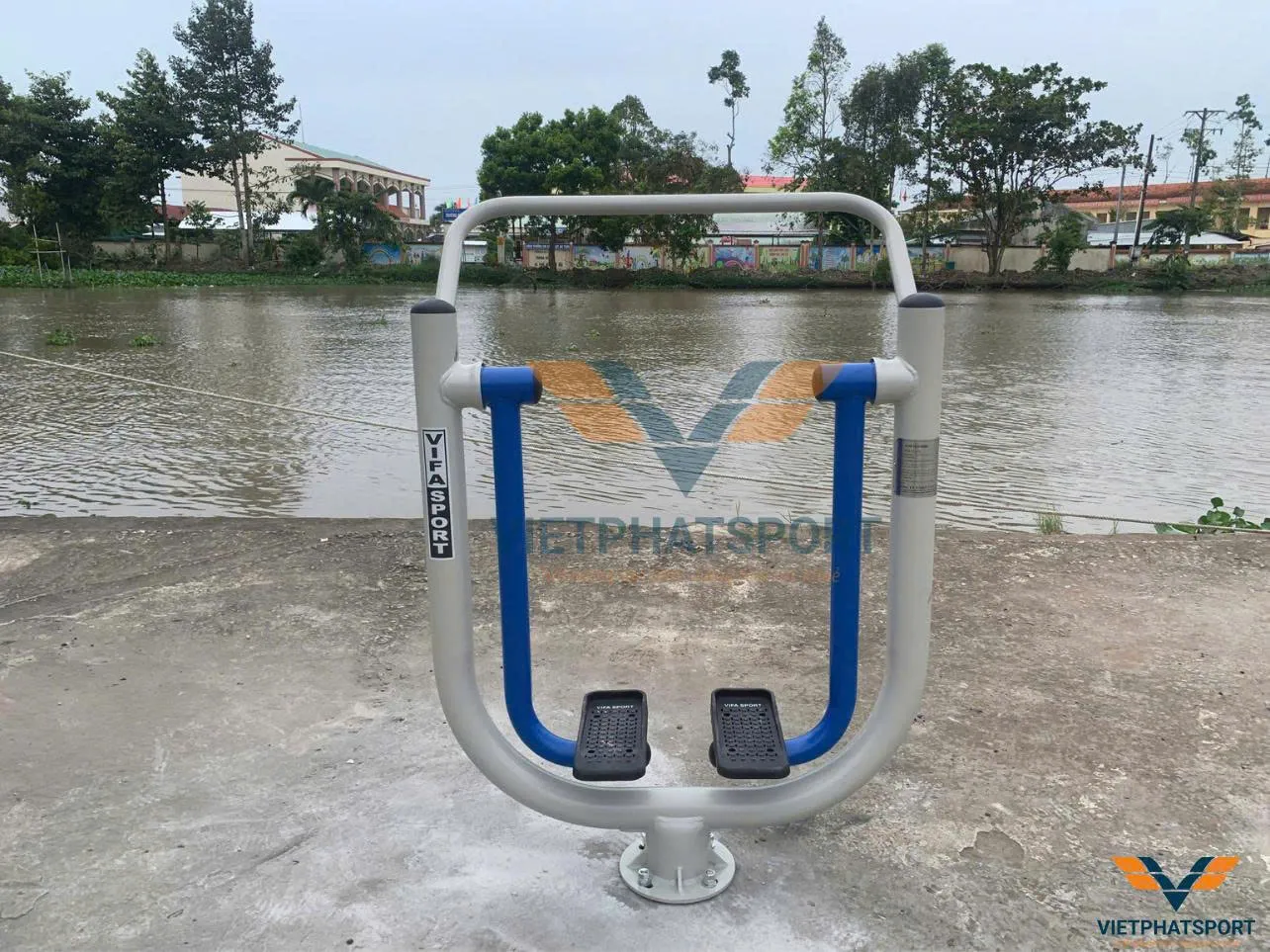 Xã Vĩnh Hòa Hưng Bắc, Kiên Giang trang bị máy tập công viên cho bà con xã nhà