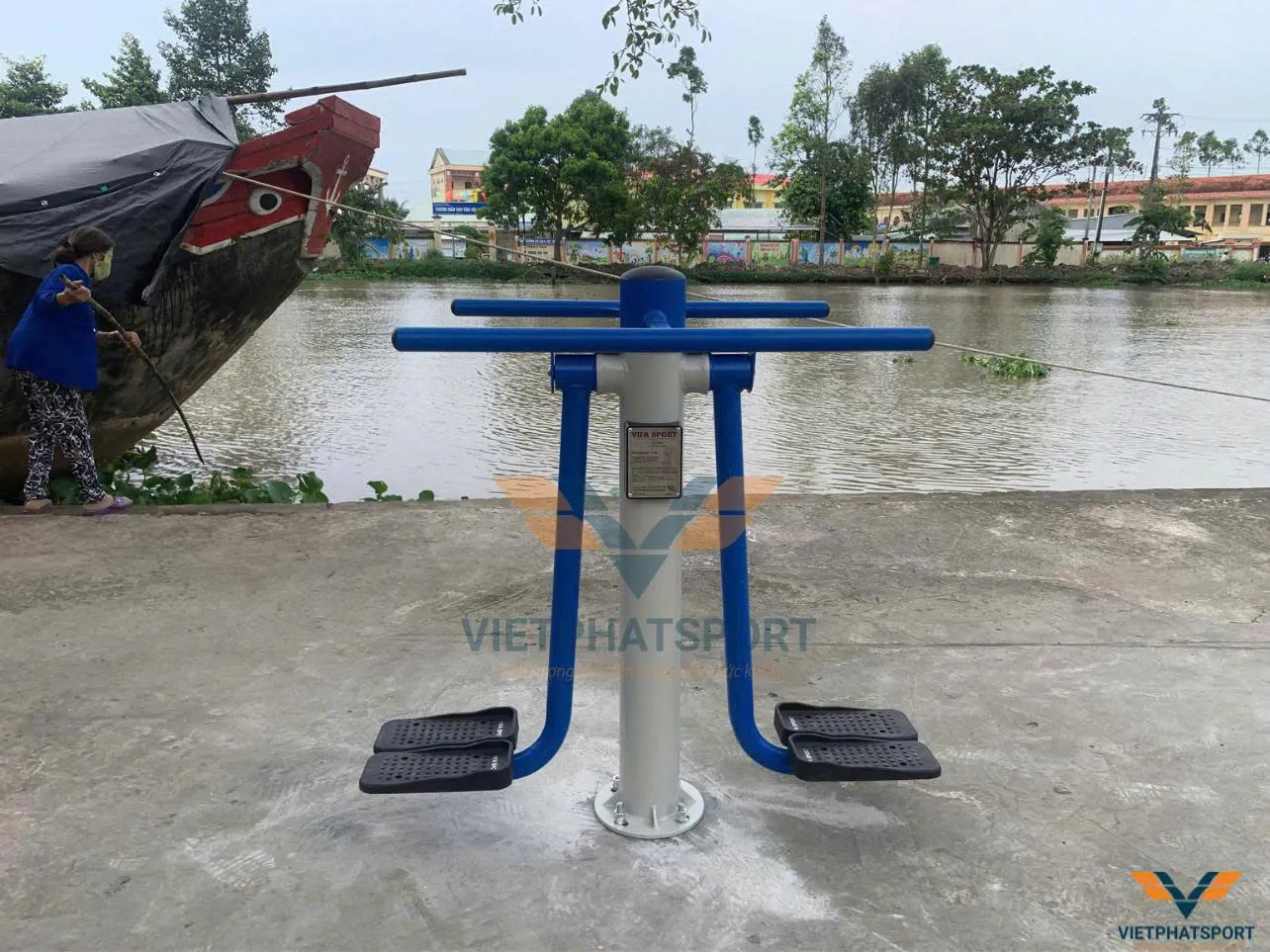 Xã Vĩnh Hòa Hưng Bắc, Kiên Giang trang bị máy tập công viên cho bà con xã nhà