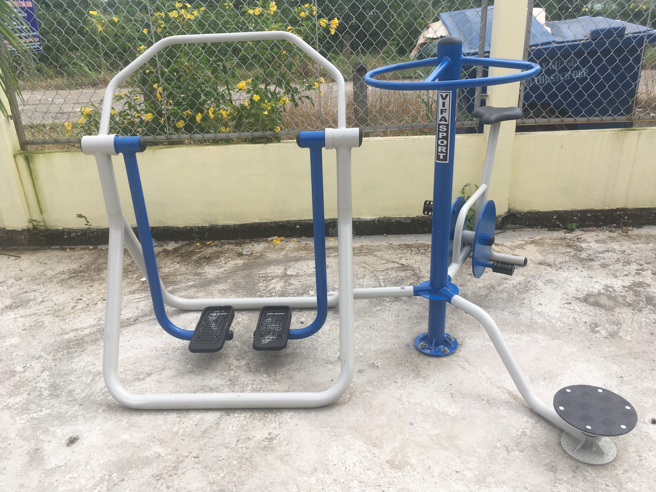 may-tap-xoay-eo-ngoai-troi