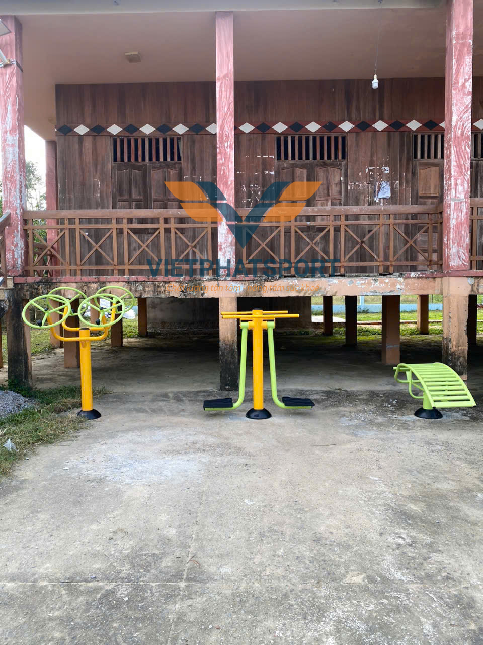 DỤNG CỤ TRƯỢT TUYẾT ĐÔI GIÁ RẺ