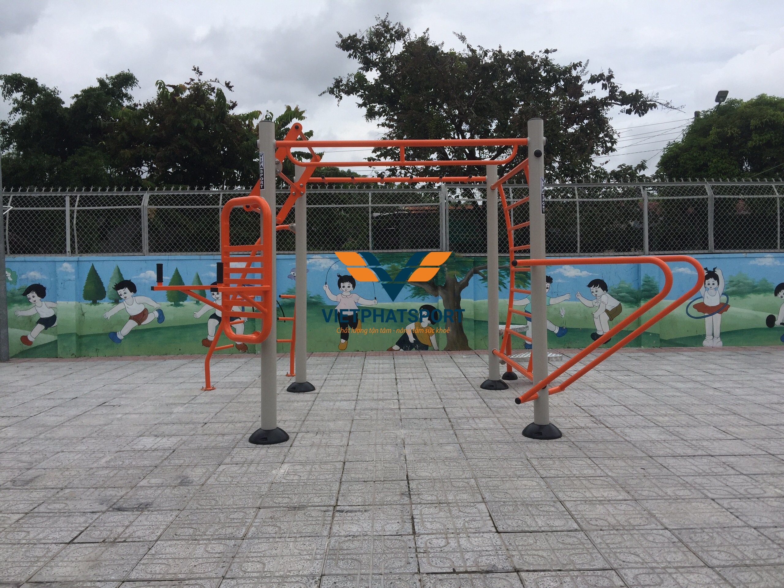 KHUNG VẬN ĐỘNG 4 MẶT NIK-731147-1