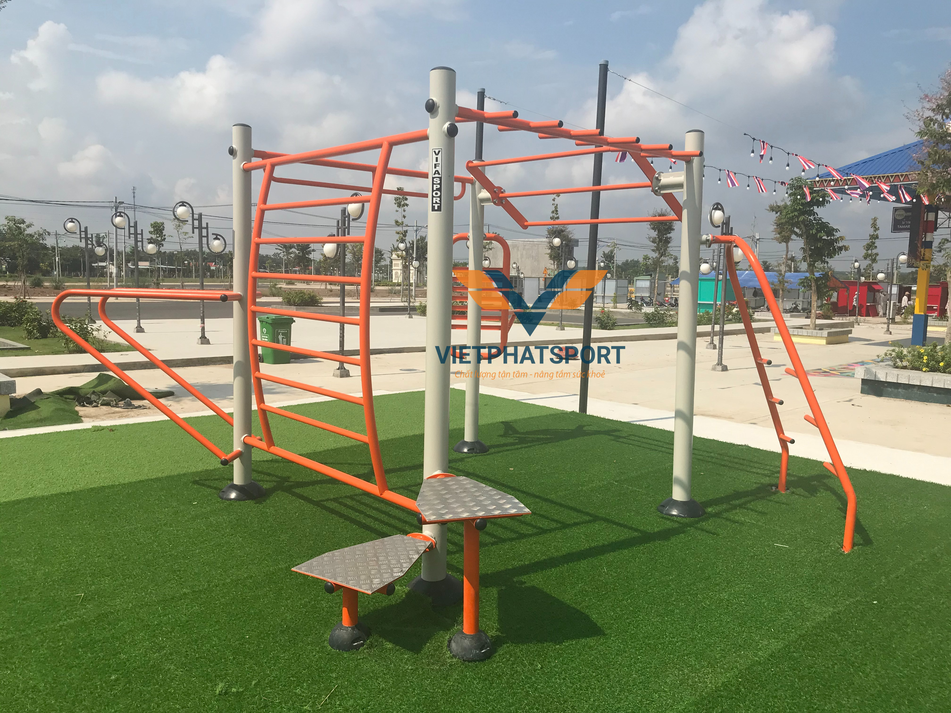 KHUNG VẬN ĐỘNG 4 MẶT NIK-731147-1