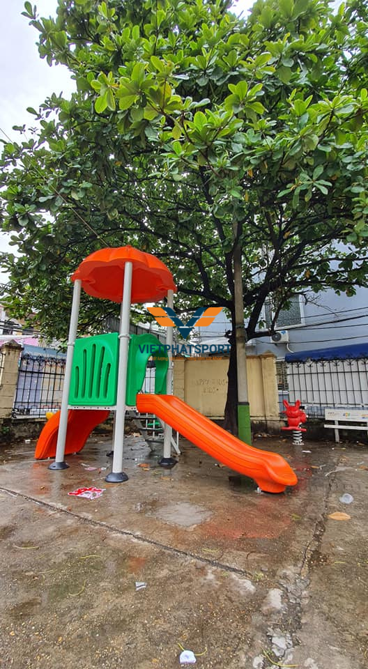 NHÀ CHÒI CẦU TUỘT NHỰA LLDPE SÀN 900 NIK113040B