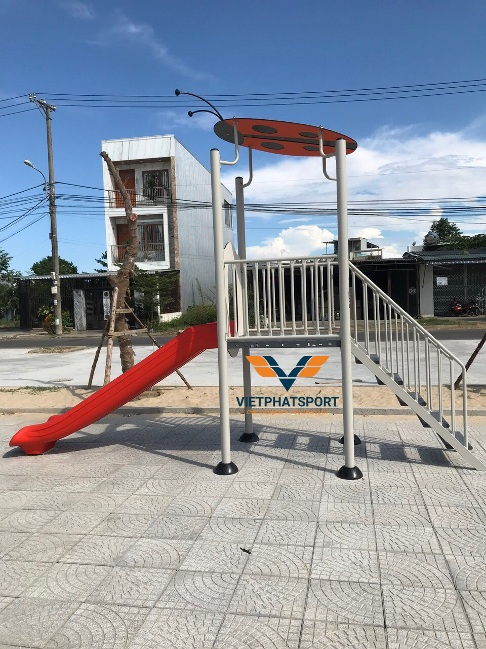 NHÀ CHÒI THANG LEO, CẦU TRƯỢT NIK731146-1