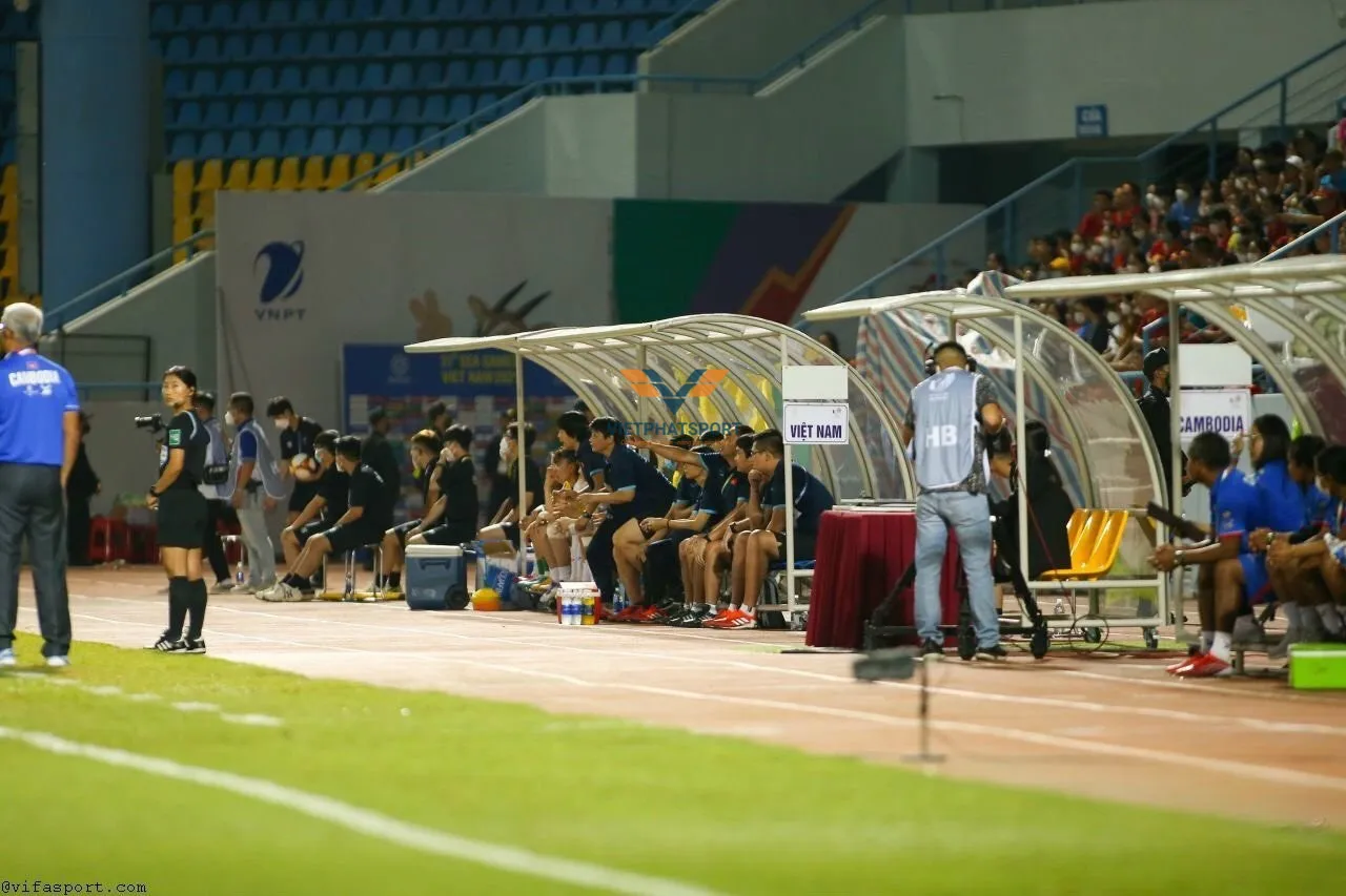 BĂNG GHẾ 8 CHỖ NGỒI