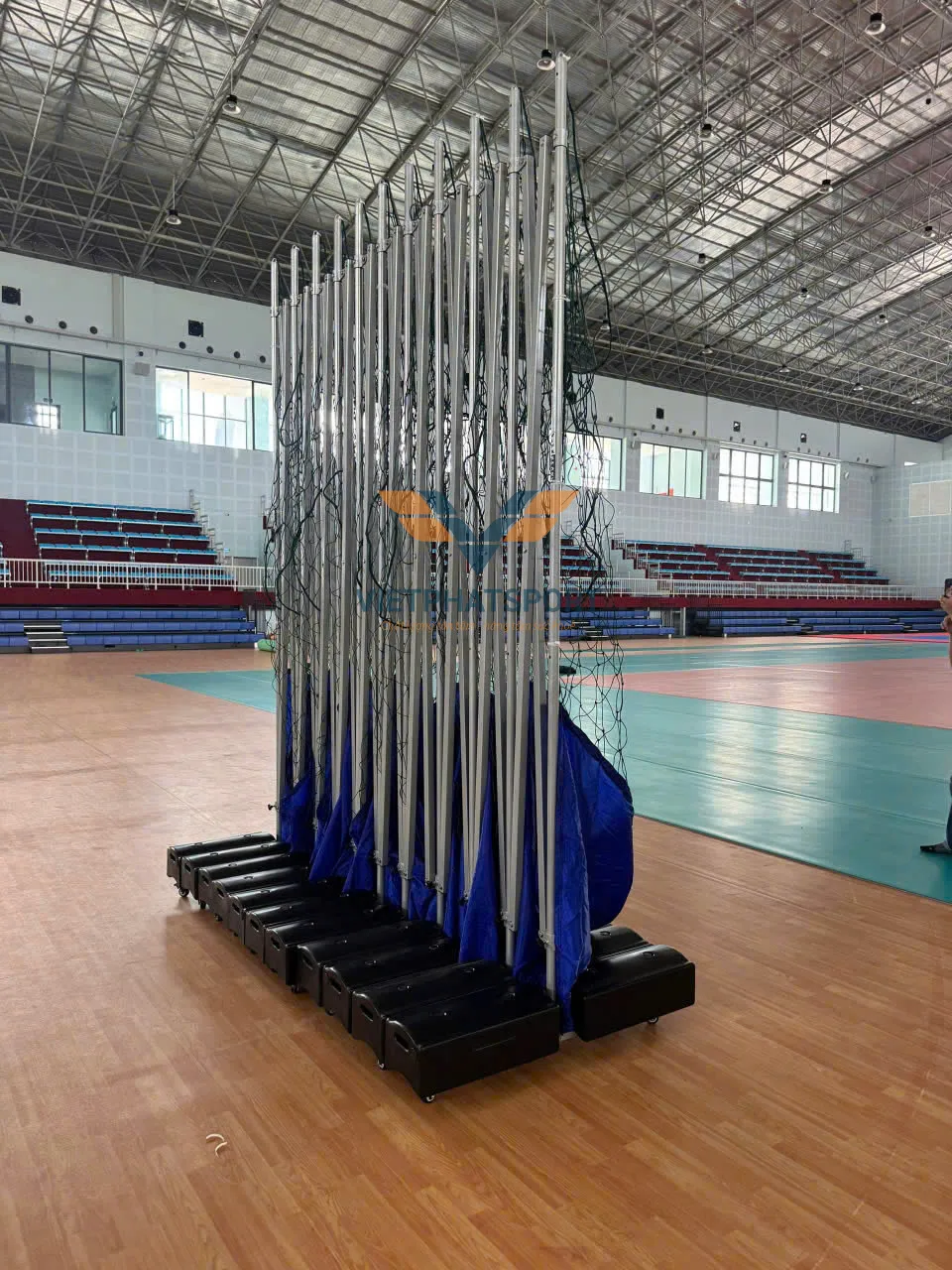 VÁCH LƯỚI NGĂN SÂN THỂ THAO