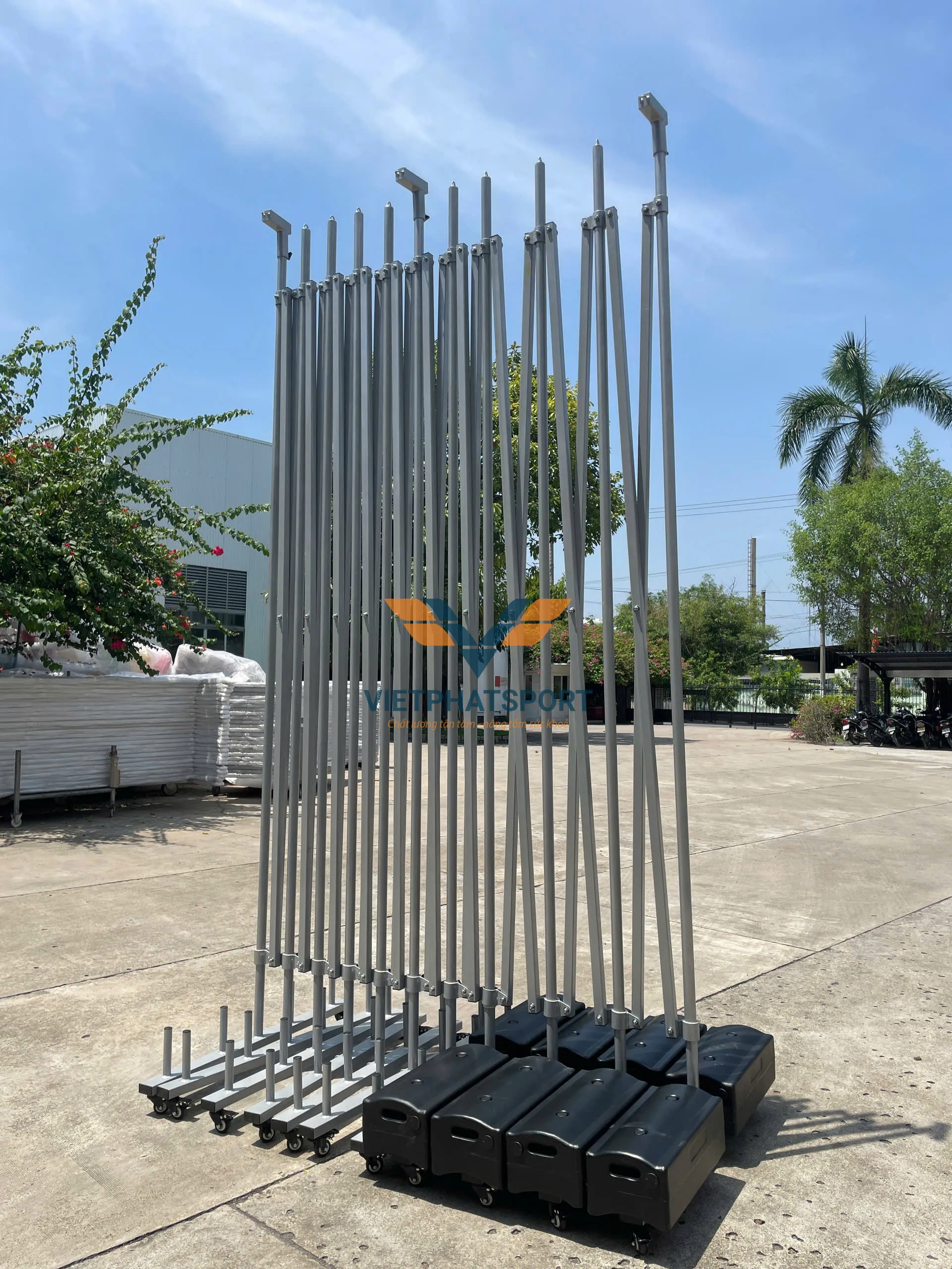 VÁCH LƯỚI NGĂN SÂN THỂ THAO