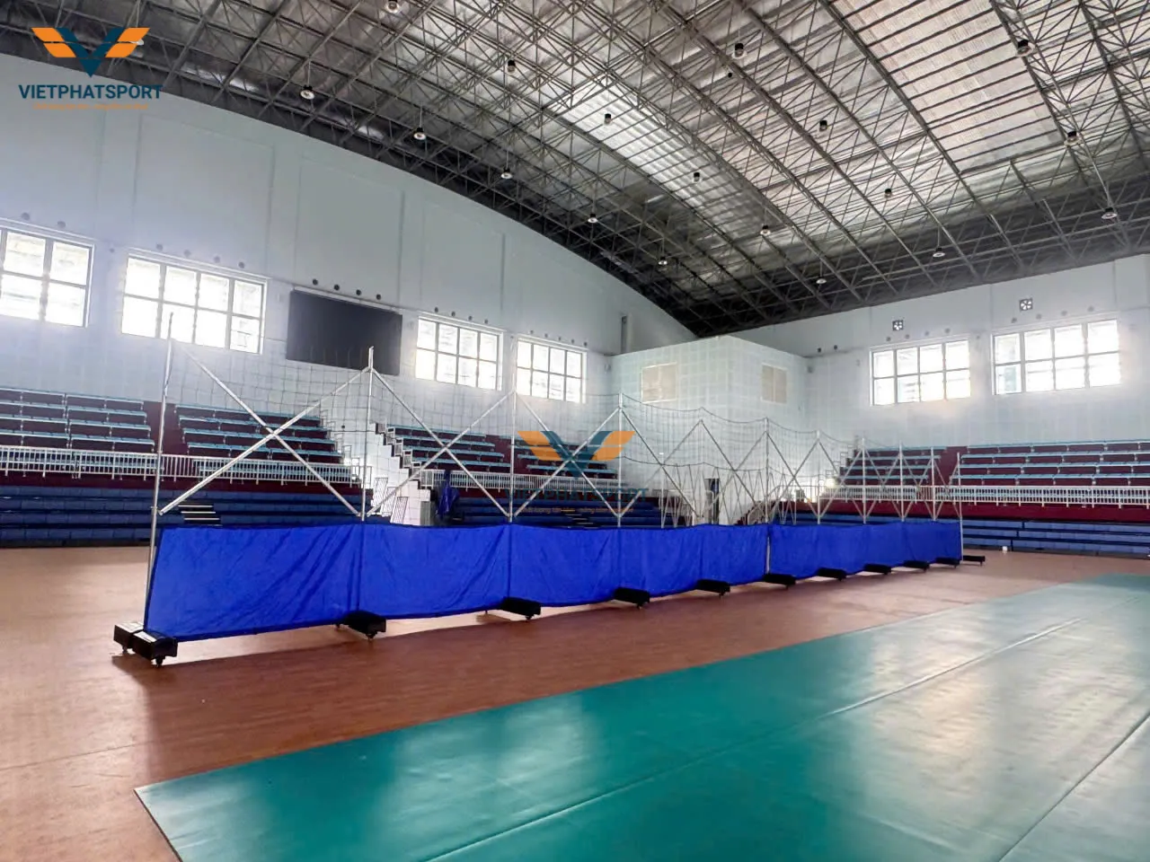 VÁCH LƯỚI NGĂN SÂN THỂ THAO