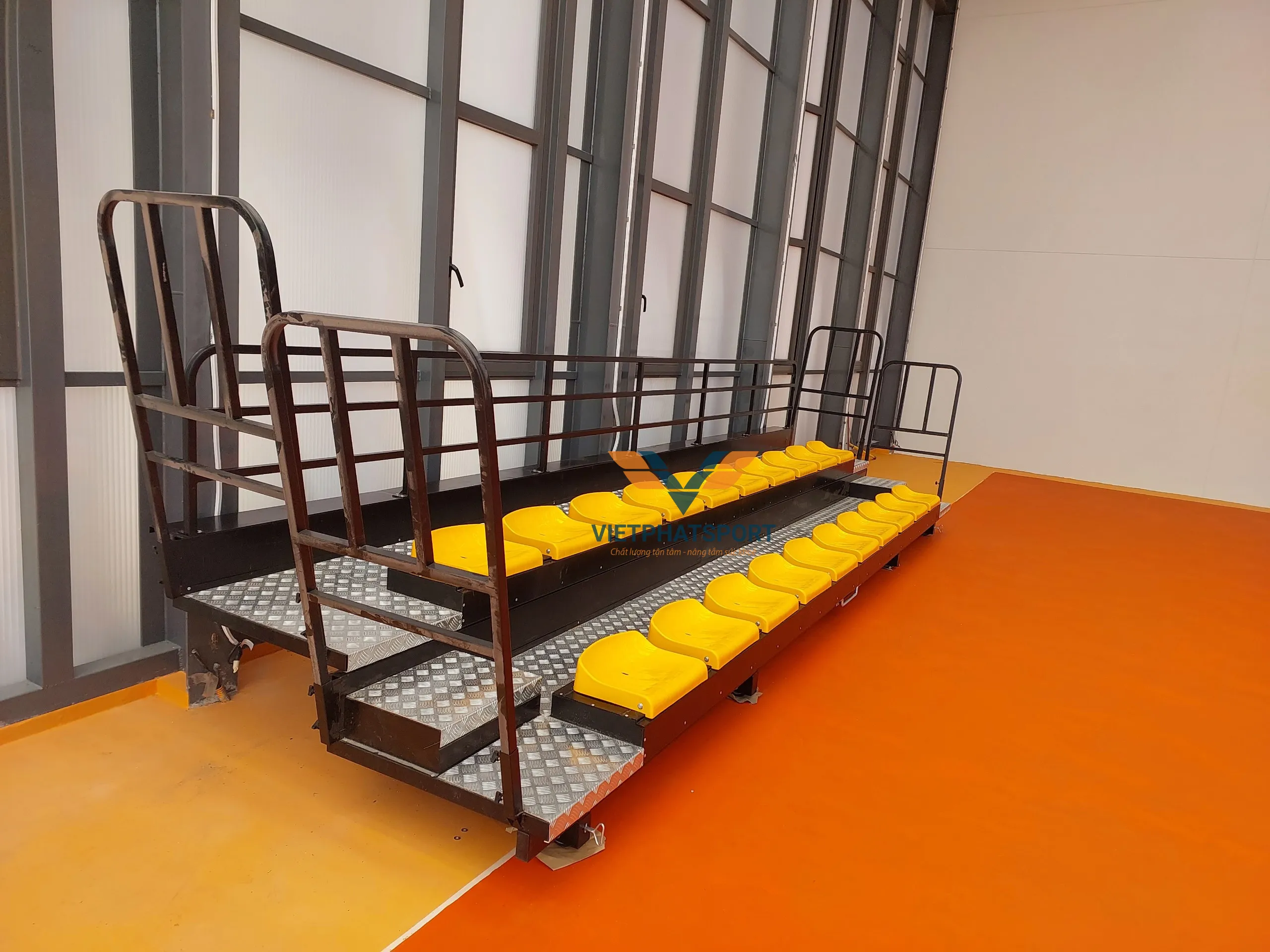 Vì sao Quảng Trị luôn tin tưởng Việt Phát Sport thi công khán đài xếp?