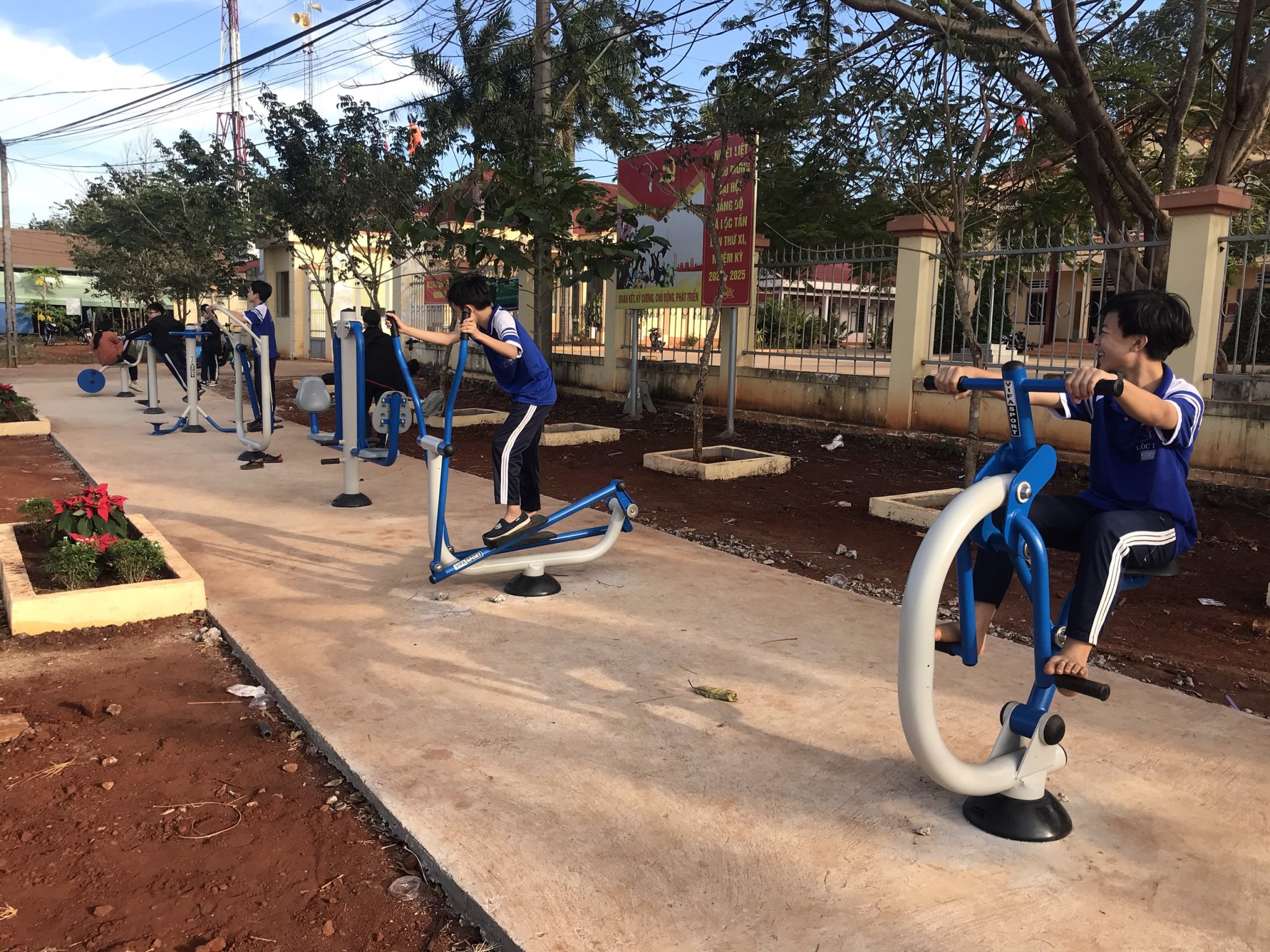 Dụng Cụ Đạp Xe Ngoài Trời Dễ Sử Dụng