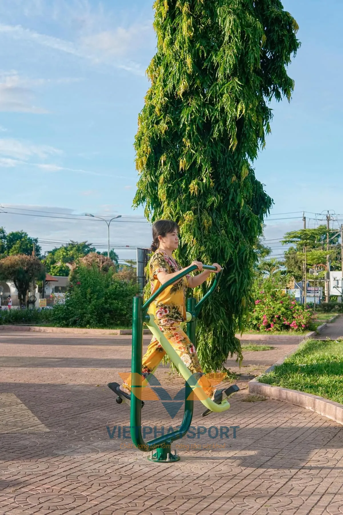 Dụng Cụ Đi Bộ Trên Không Dùng Cho Cộng Đồng