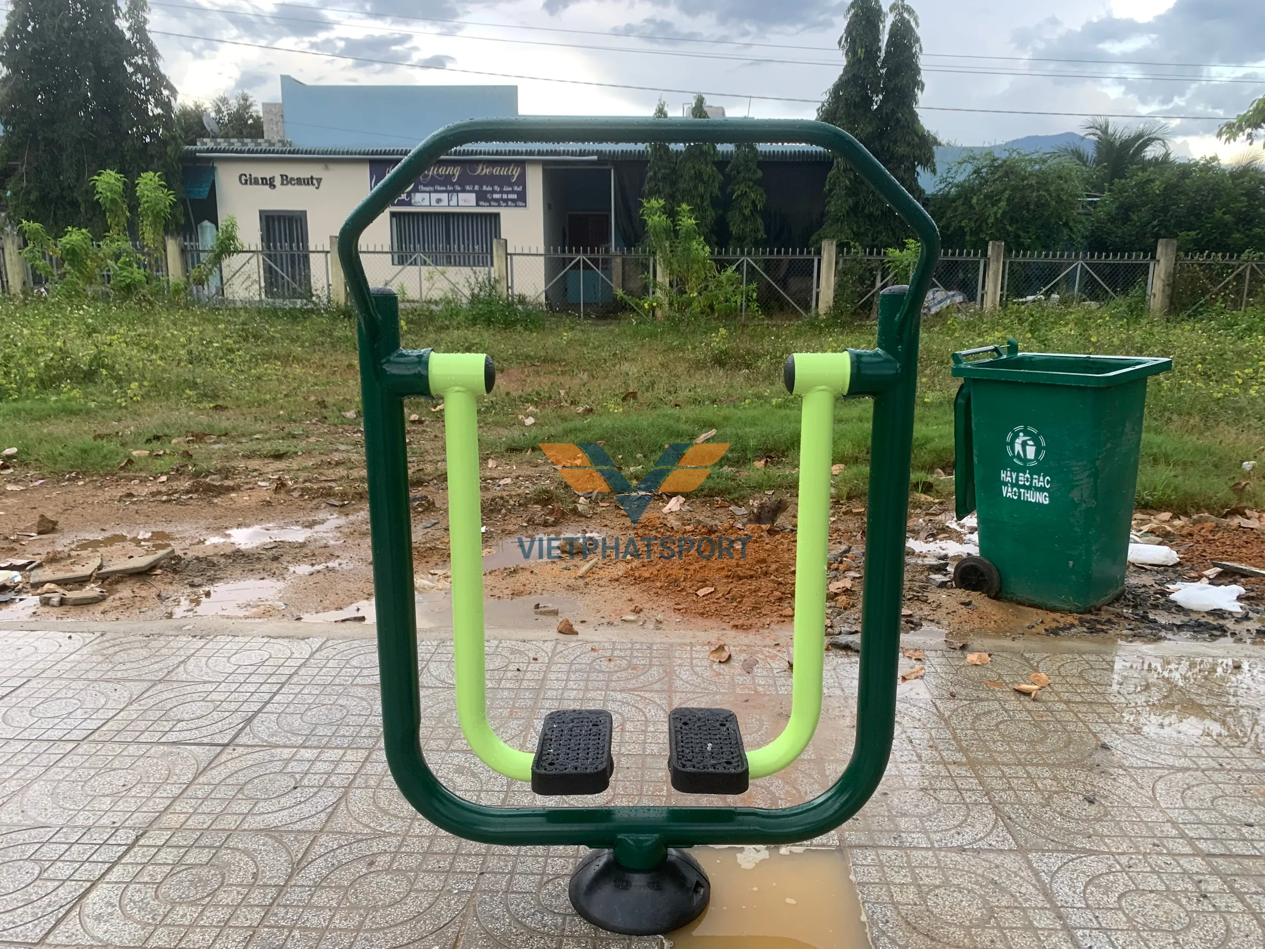 Dụng Cụ Đi Bộ Trên Không Dùng Cho Cộng Đồng