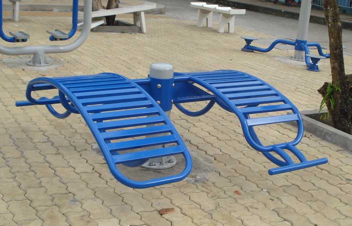 Dụng Cụ Lưng Bụng Ngoài Trời Thông Dụng