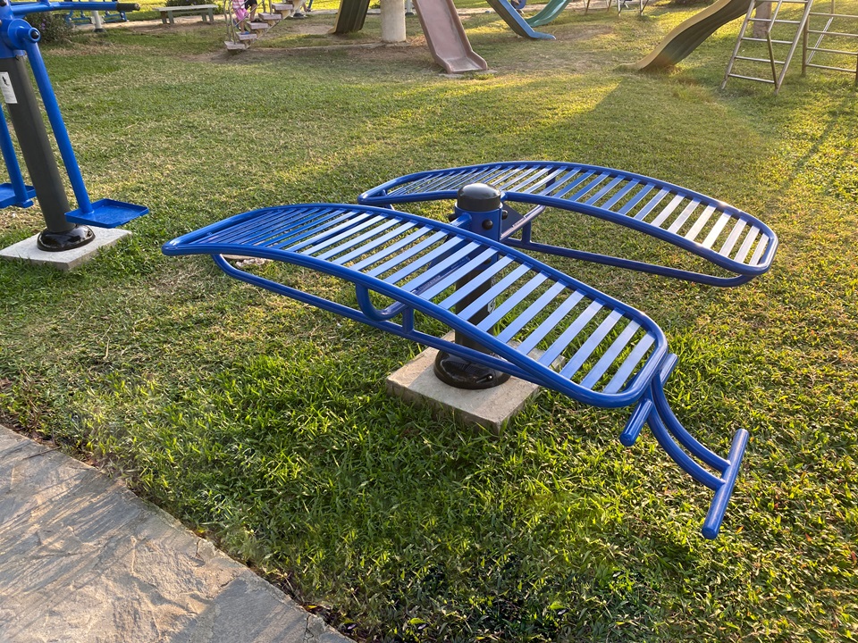 Dụng Cụ Lưng Bụng Ngoài Trời Thông Dụng