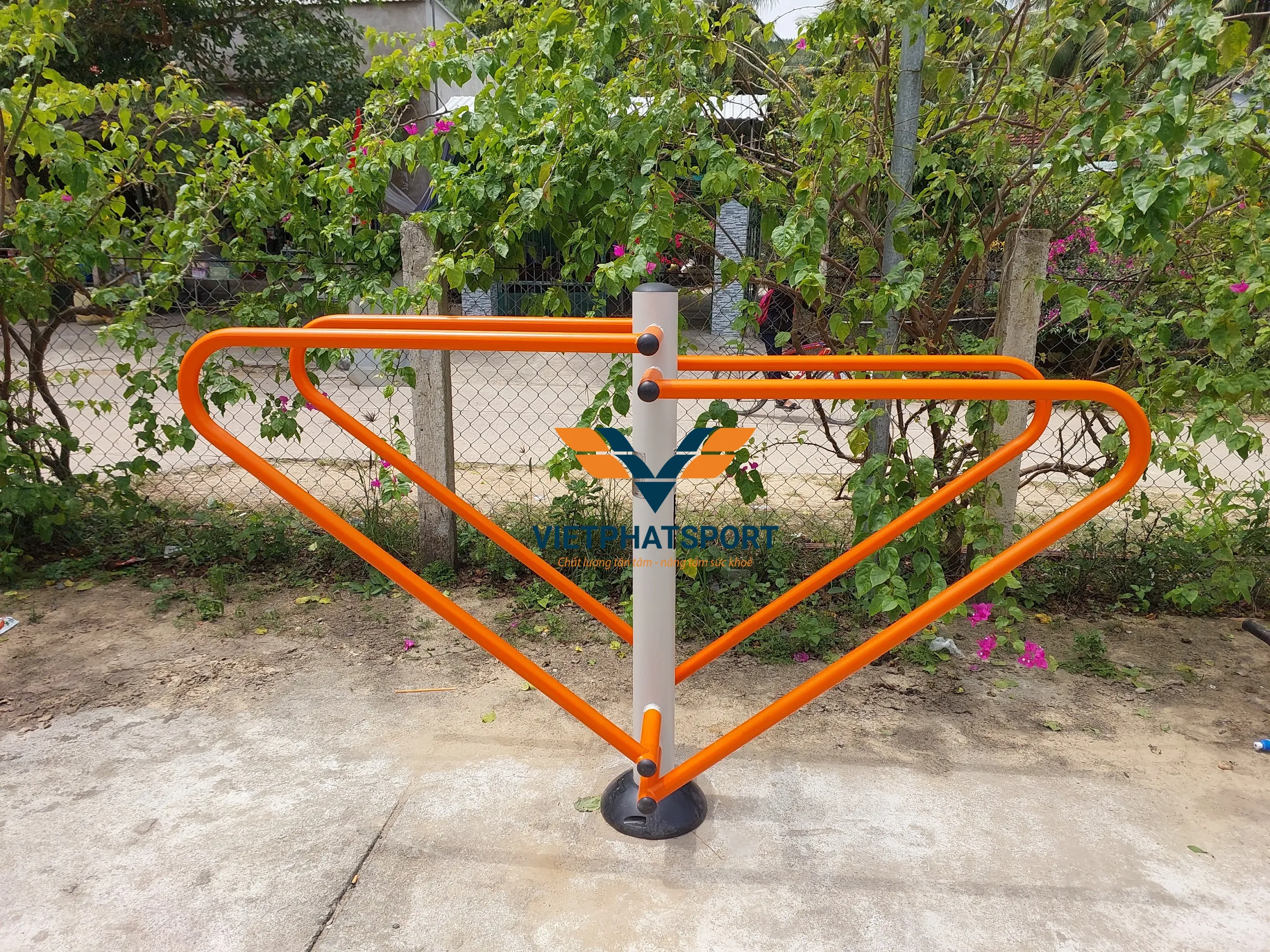 Dụng Cụ Xà Kép Phù Hợp Tập Luyện Ngoài Trời