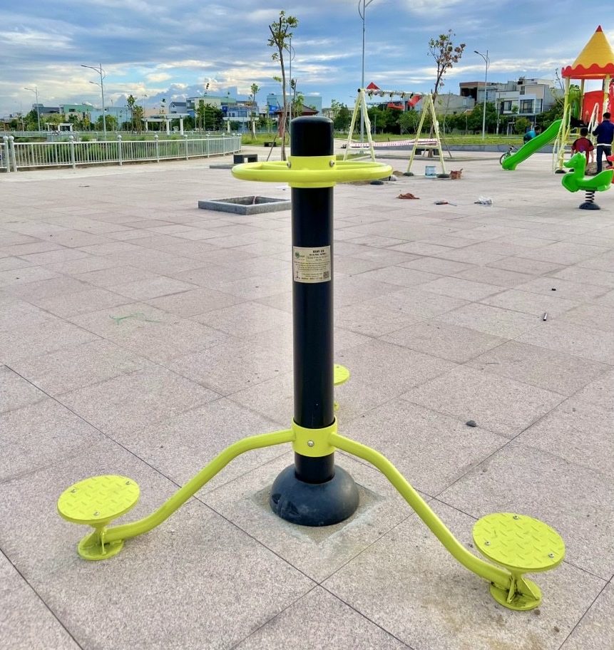 Dụng Cụ Xoay Eo Ngoài Trời Thông Dụng