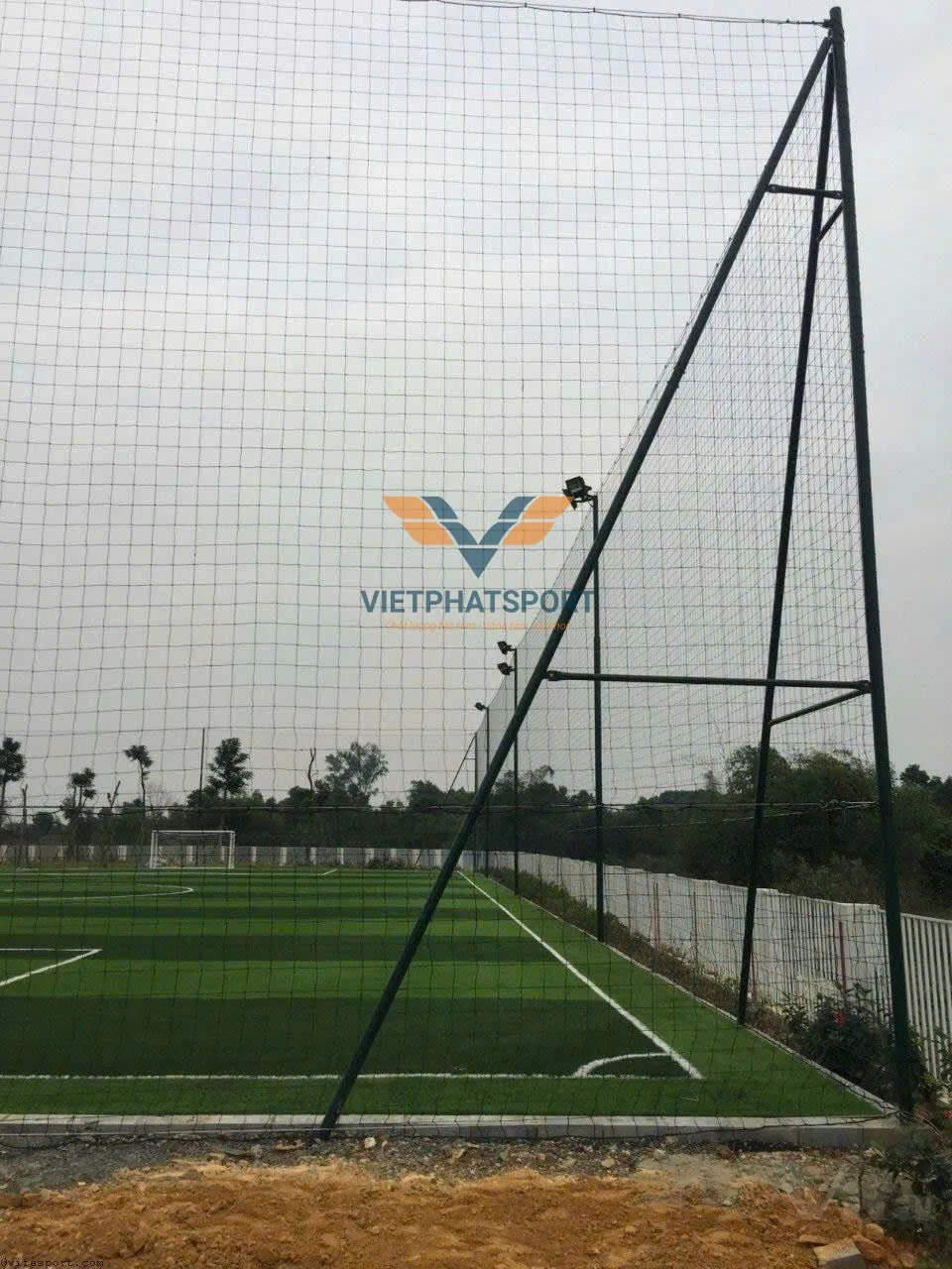 Ưu điểm nổi bật khi thi công lưới rào sân bóng tại Đồng Nai