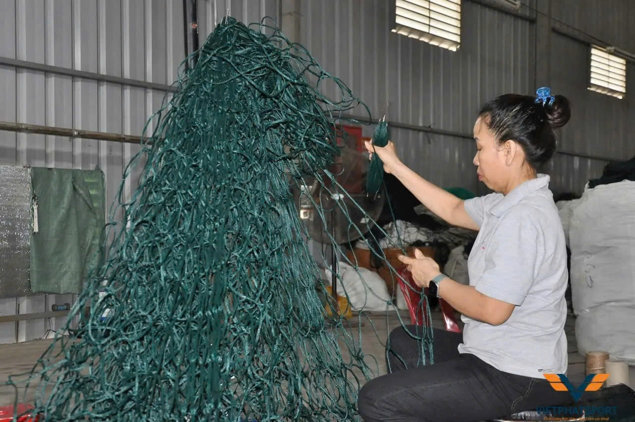 Vì sao Đồng Tháp luôn chọn Việt Phát Sport để thi công lưới rào sân bóng giá sỉ?