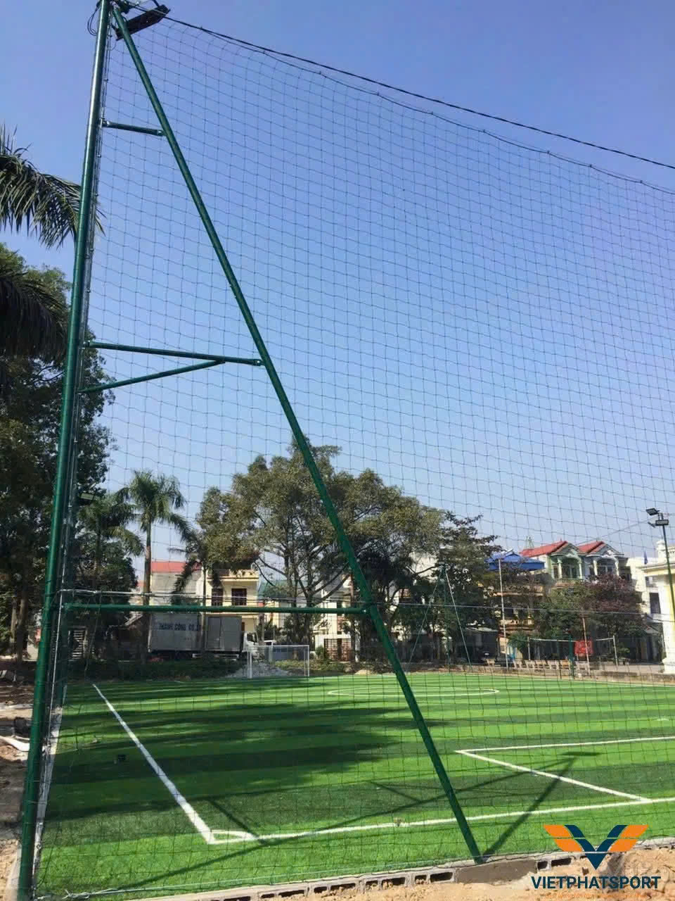 Vì sao Kiên Giang luôn chọn Việt Phát Sport để thi công lưới rào sân bóng giá sỉ?