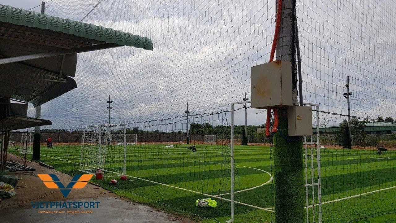 Tổng hợp các dòng lưới rào sân bóng được ưa chuộng nhất hiện nay