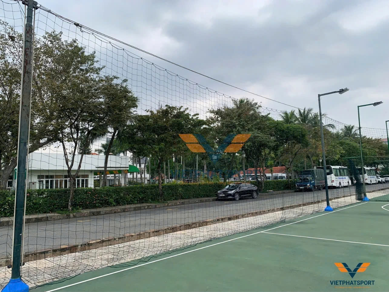 Tại sao TP.HCM luôn tin chọn Việt Phát Sport khi thi công lưới rào sân bóng?